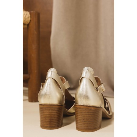 Golden Corsair sandals en linge