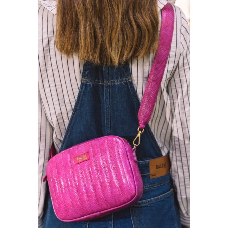 Embossed pink Cesar bag (BG) s'inspire de l'anatomie humaine