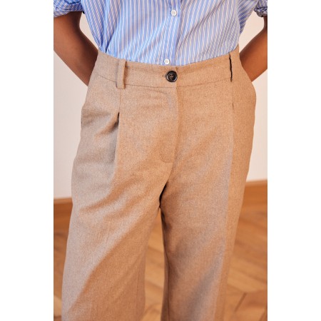 John beige trousers une grave pollution 