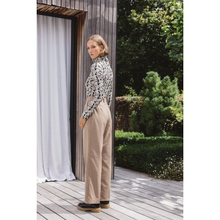 John beige trousers une grave pollution 