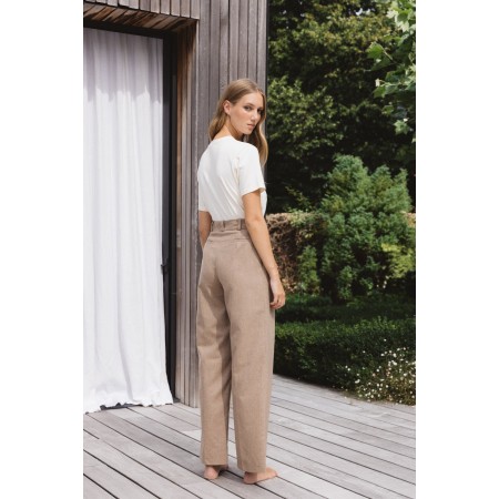 John beige trousers une grave pollution 