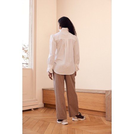 John beige trousers une grave pollution 