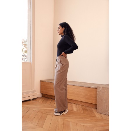 John beige trousers une grave pollution 