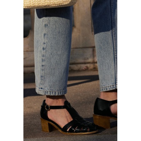 Albane crinkle patent black sandals votre