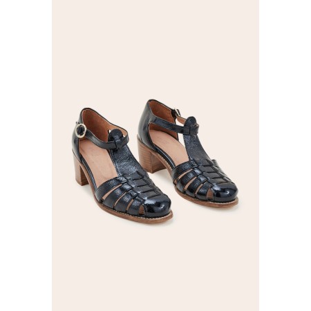 Albane crinkle patent black sandals votre