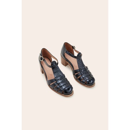 Albane crinkle patent black sandals votre